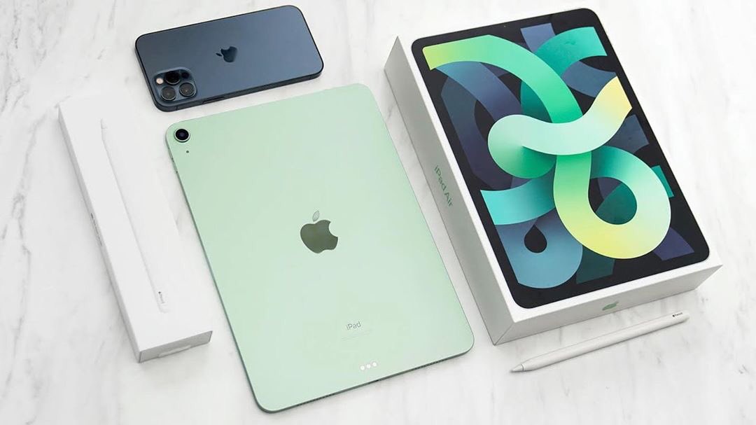 icon_store's tweet photo. بما ان بكرا يبدا البيع،، ايش متحمسين تشترون اكثر شي🎁؟؟؟
.
#iphone12 #ايفون #ايباد_اير #ipad_air .
.

موقع المعرض ورابط المتجر الالكتروني موجود بالبروفايل والبيع يبدا بعد صلاة العشاء ،،،، https://t.co/9k6qfYyBAi