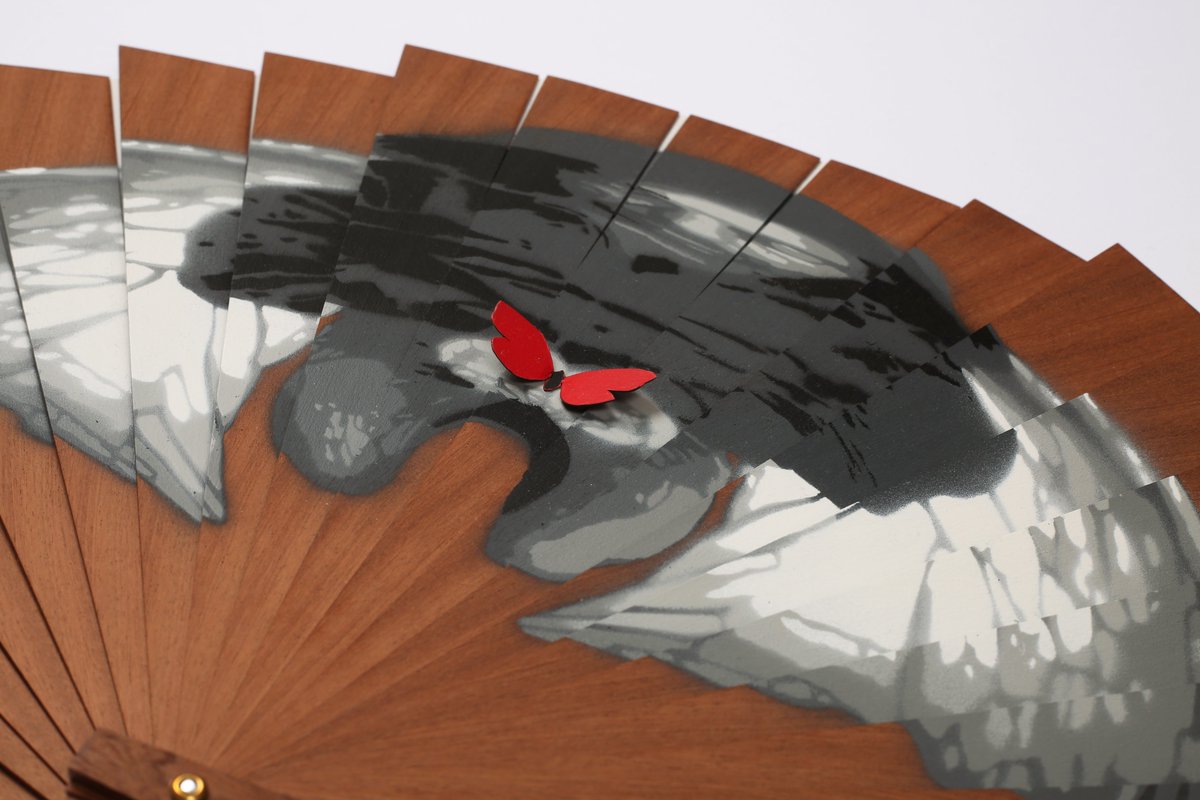 Today @fancurator talks to <a href="/CamberwellUAL/">Camberwell College of Arts</a> students about contemporary #fanmaking &amp; 2017 #streetfans project. 
Images: Anamorphic street fan by Sylvain Le Guen &amp; Ender.