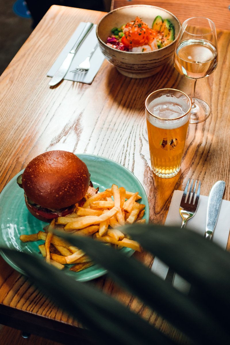🤗OUR £10 LUNCH DEAL IS BACK NEXT WEEK. £10 ONLY for any main course Mon- Friday 12-4pm (2.30 PM Mondays). £5 for KIDS under 10. BOOK NOW #lunch #delicious #friends #happy #waterloo #londonsbestburger #pokebowl #seafood #wearewaterloo #youngvictheatre #thesnapery