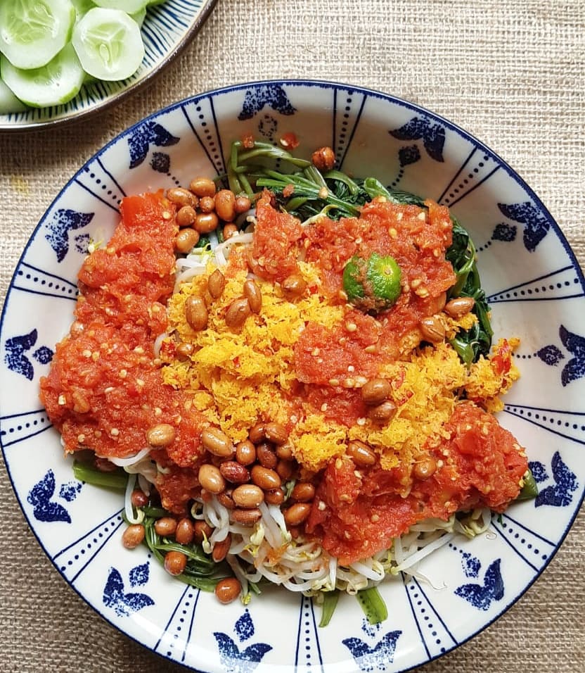 Kok ya kepingin plecing kangkung malem-malem begini...