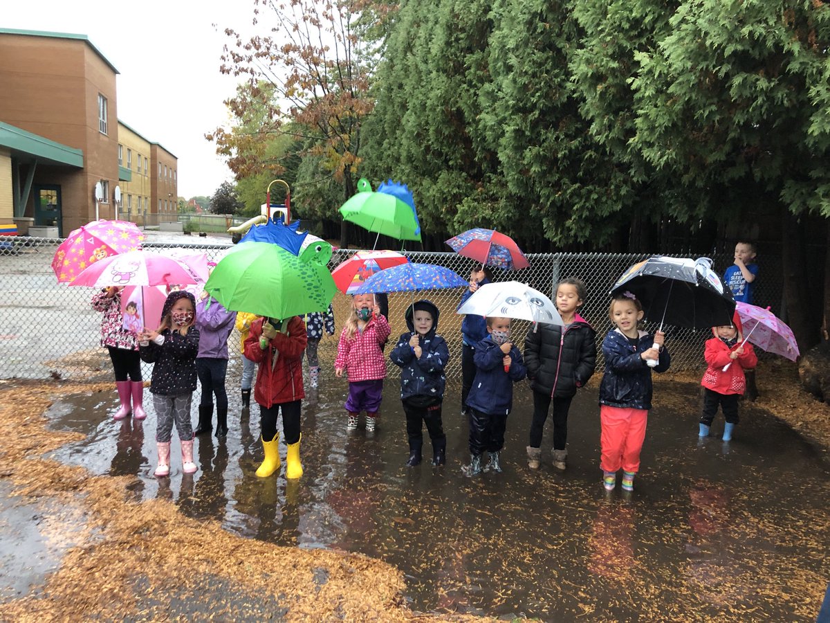 Rainy days = so many math opportunities! How deep is the water? How many friends fit in a puddle? What can you find that sinks or floats? What’s the same/diff about our boots and umbrellas? Who can make the biggest splash? How much water is in my boot?

#FridayFeeling #joyfulmath