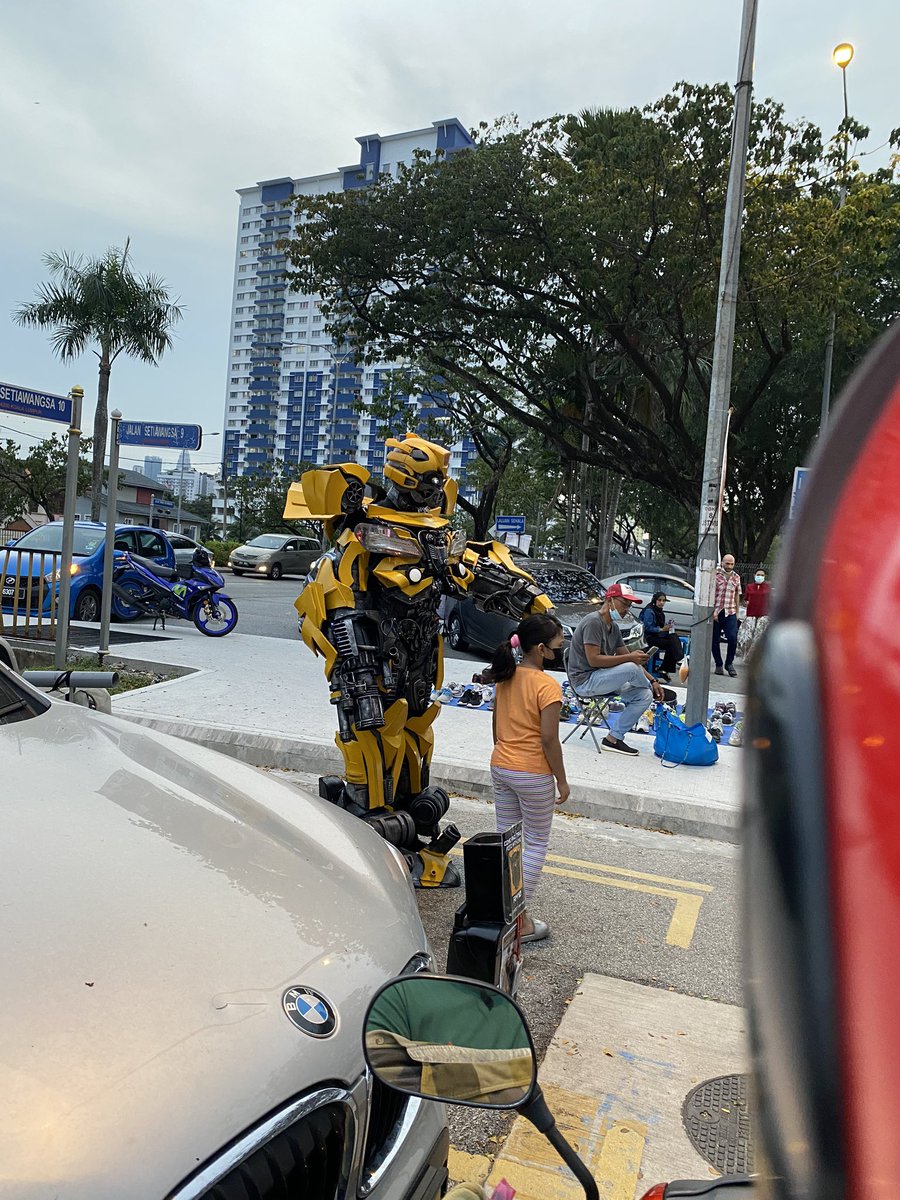 Guys kalau lalu depan cimb setiawangsa, boleh la hulur sikit. Nampak terkesan disitu disebabkan masalah covid sekarang🥺❤️  penat berdiri, panas demi nak tampung untuk kehidupan harian. Aku tak boleh betul 😭😭😭