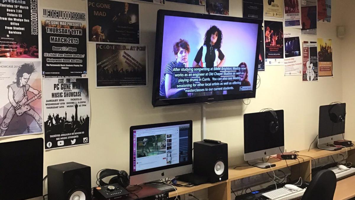 “It’s really simple, really easy to do it. Change the way that you think about showcasing digital content and sharing all that amazing student work that’s created all the time.” 

Chris Wood, Portsmouth College 

trilbytv.co.uk/portsmouth-col…

#Edtech #edutwitter #education