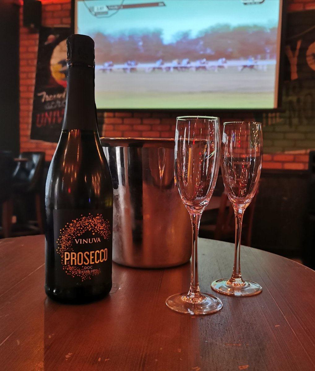 🍾 Fizz Friday 🍾

Bottle of fizz for £15 all day!!
Get in and enjoy it while your watching the racing. 🐎

#fizzfriday #horseracing #Cheltenhampubs