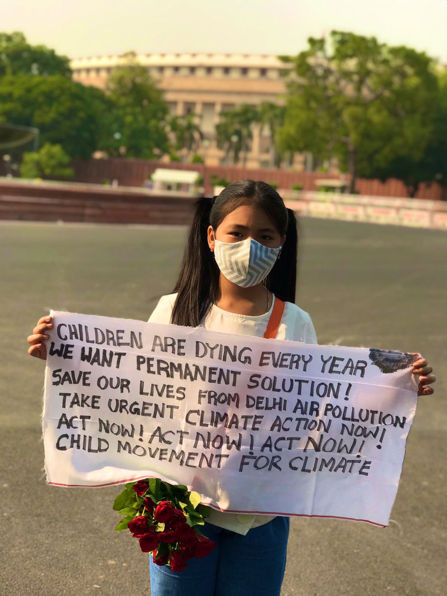 LicypriyaK's tweet photo. Today, I resume my protest in front of the Parliament House of India. 

I want our leaders to take immediate climate action now to fight air pollution and climate crisis to save our future. 

I also gave red roses 🌹to police personals who detained me last time to spread love. 💕 https://t.co/WLTuET6o7C