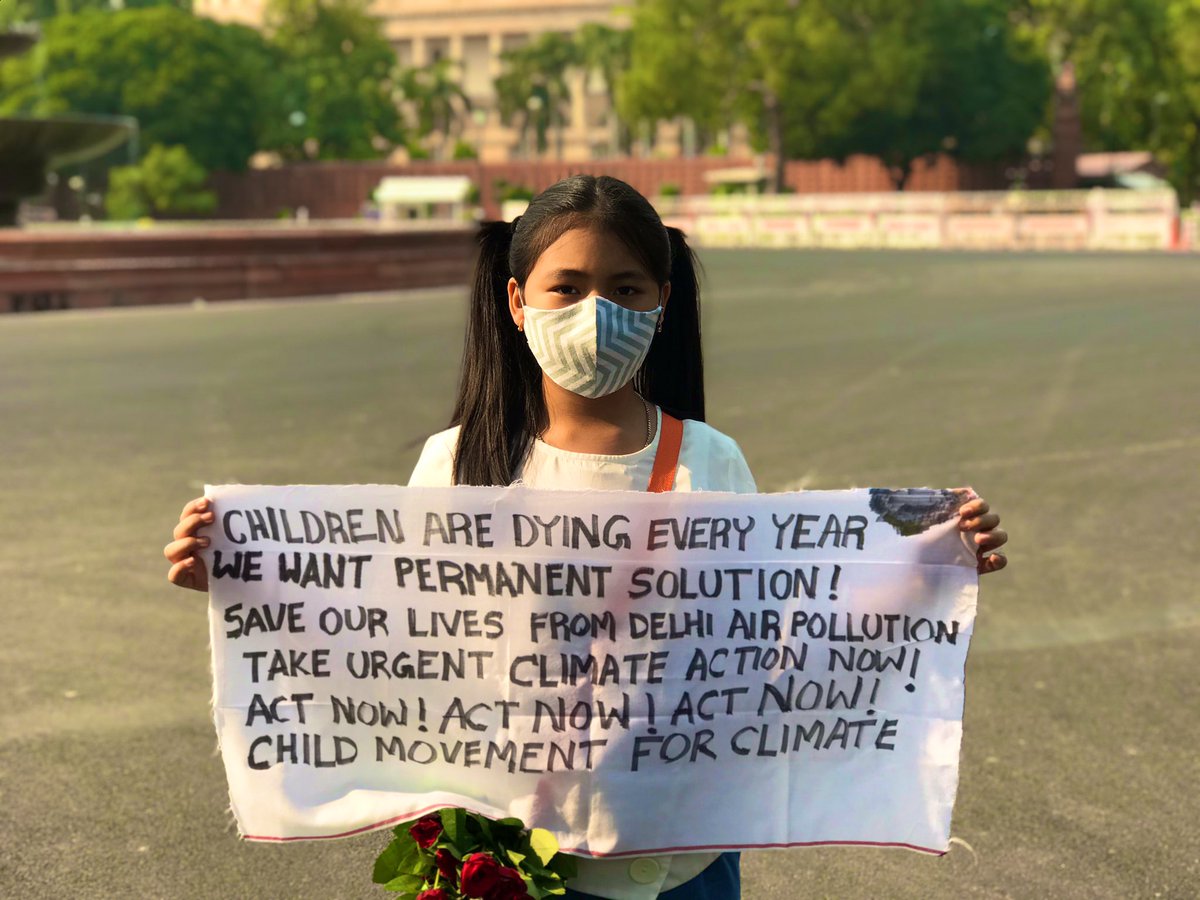LicypriyaK's tweet photo. Today, I resume my protest in front of the Parliament House of India. 

I want our leaders to take immediate climate action now to fight air pollution and climate crisis to save our future. 

I also gave red roses 🌹to police personals who detained me last time to spread love. 💕 https://t.co/WLTuET6o7C