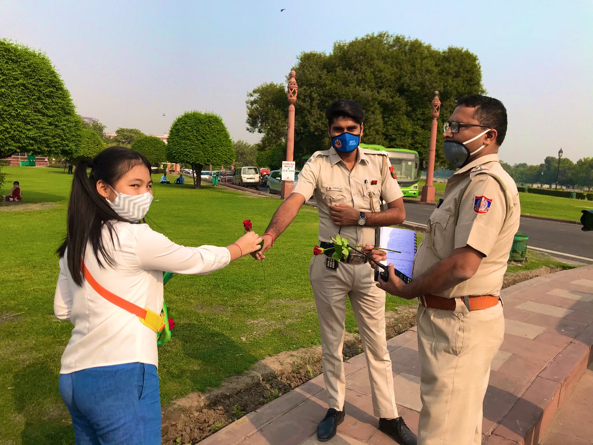 LicypriyaK's tweet photo. Today, I resume my protest in front of the Parliament House of India. 

I want our leaders to take immediate climate action now to fight air pollution and climate crisis to save our future. 

I also gave red roses 🌹to police personals who detained me last time to spread love. 💕 https://t.co/WLTuET6o7C