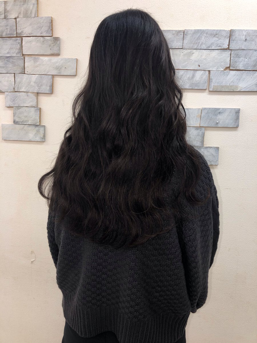 あるじゃんすー静岡店 カラー エクステ専門店 エクステが初めてのお客様 寒い季節は寒色カラーが大人気 他にも色んな寒色カラーが御座います ので気軽にご相談くださいね シールエクステ 寒色系 ダークブラウン ウエーブ巻