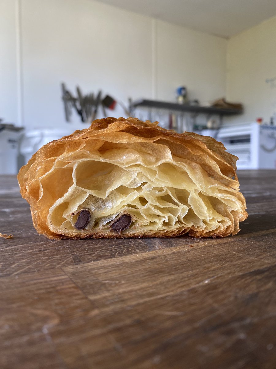 Plúr Bakery tweet media