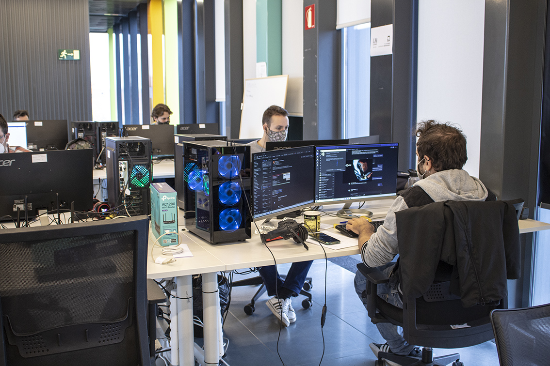 🆕 ¡<a href="/lyceum_vr/">LYCEUM VR</a> es una de las nuevas #startups residentes de La Nave! 

Ha desarrollado una plataforma educativa de #VR, que facilita la asimilación de contenidos. 

#ComunidadLN 👋