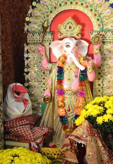 After the bathing ceremony Nabapatrika is adorned in red bordered white saari and vermilion is smeared on its leaves. She is worshipped with flowers and sandalwood paste and placed on the right side of Ganesh.  @desi_thug1  @rightwingchora  @punarutthana  @harshasherni  @ShefVaidya