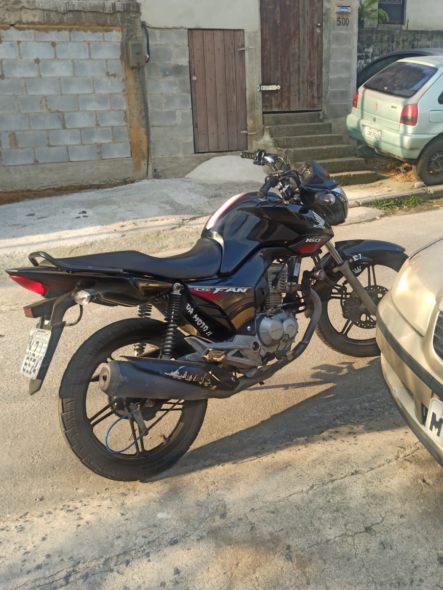 Georgecodeiro's tweet photo. Roubaram minha moto se alguém vê dá um alô https://t.co/QFKtN43UQt