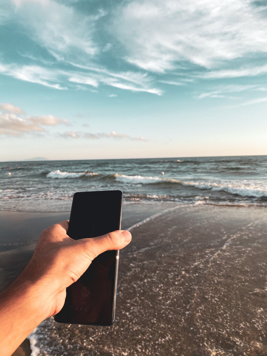 gio567full's tweet photo. Looking for inspiration I found the keys of dawn.🌞
My mood to seek motivation. Never Stop #NeverSettle 
Powered by OnePlus ⚡️
Bullets Z are stunning💭
#ShotonOneplus #SOOP 
#Oneplus8series #OnePlus #23ottobre #bulletsZ #Motivation #inspirational https://t.co/2KqF2FeCZ5