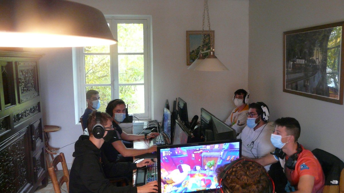 E-Thlete Club tweet media