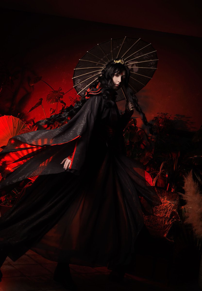 akechi_cosplay's tweet photo. Times had changed as I got stronger. I can crush the whole world by me feet. Not naive anymore, not ever be beaten by any man, not trusting a rotten union of cultivators. Eyes wide open, heart is closed, soul is as black as rivers at hell. 

#LuoBinghe #BingJiuWeek2020 #svsss https://t.co/BC39yuws6w