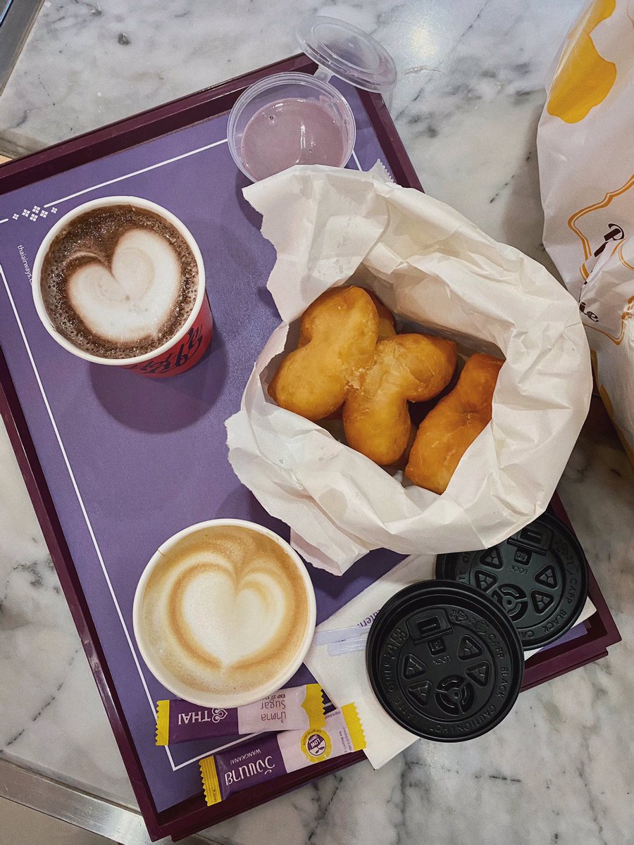 ShemMD's tweet photo. From todayโs morning! Woke up 4 am for this. Definitely worth it ๐
Thai Airways Patonggo (Cakwe/Odading)
#travelfore #thaiairways #patonggo #cakwe #odading #bangkok #thailand https://t.co/pZ69RKtdQi