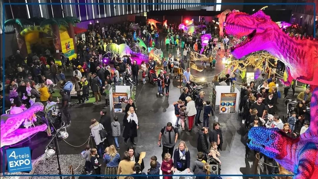 🦕 SOUVENIRS SOUVENIRS 🦕

Il y a un an jour pour jour... 12 000 personnes s'apprêtaient à venir découvrir l'exposition "Les portes des monde des dinosaures" pendant 3 jours à #ArtoisEXPO !