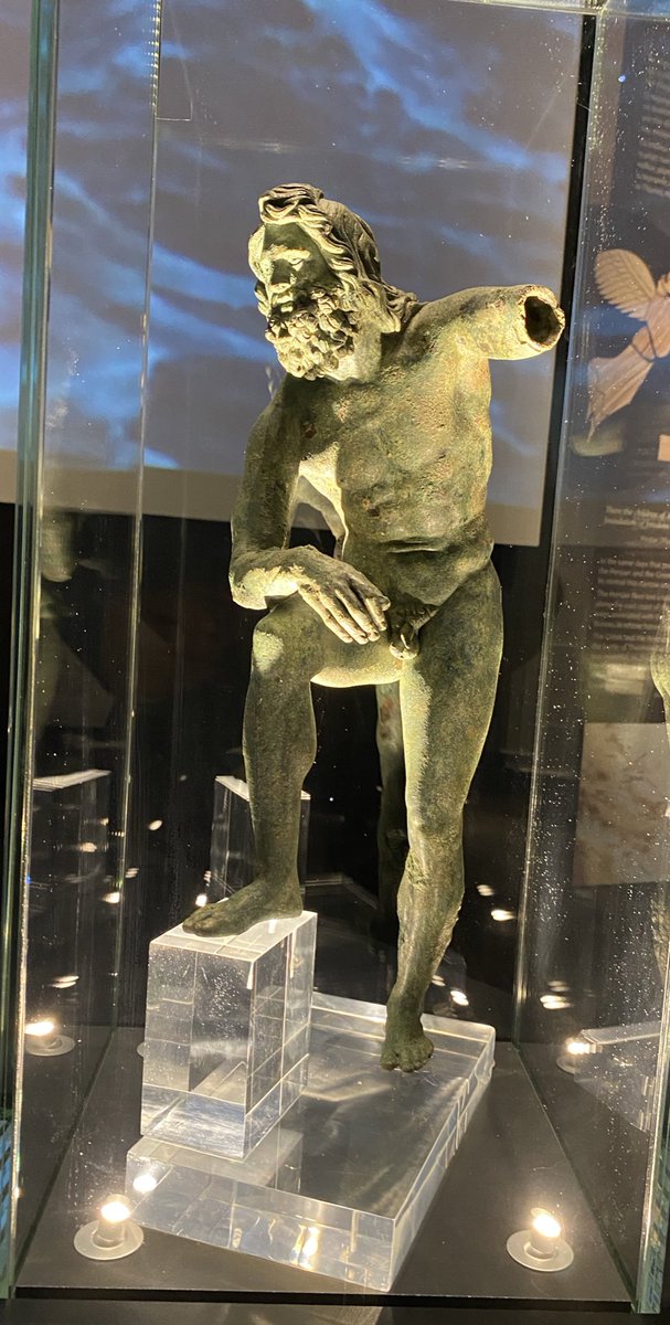 7/8 Of course the gods are found throughout the exhibition, intertwined with every event, place, and historical figure. You’ll see familiar faces, like the cult statues of Damophon from Lykosoura & some great new (to me) pieces, like this amazing bronze Poseidon by Lysippus! – bei  Εθνικό Αρχαιολογικό Μουσείο