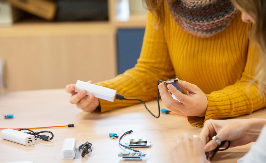 UNavarra's tweet photo. PREMIOS: La Cátedra Mujer, Ciencia y Tecnología de la UPNA (@CientificasUPNA ) organiza el concurso a los mejores pósteres de trabajo fin de estudios de ALUMNAS
💰2.700 euros en premios
🗓️hasta el 4 de noviembre
https://t.co/HHa1vHKvuA https://t.co/fTkg6Y9htT