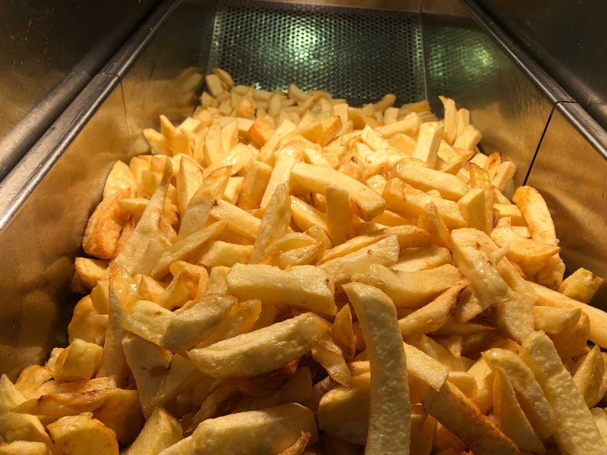 theMasterFryerC's tweet photo. As the government aren't providing free school meals over half term we are stepping in to help out

Call into the shop next week &amp; we will give you a child's sausage and chips for free*!

*Mon-Fri 12pm-2pm, limited to one per child/day, child needs to be present &amp; of school age https://t.co/0mbOmLWYDC