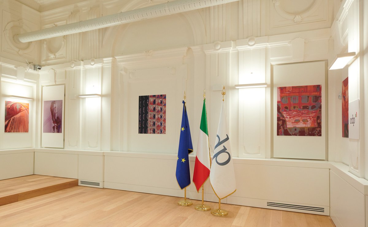 GruppoCDP's tweet photo. #davedere: è stata allestita negli spazi della nuova sede di #CDPFirenze la mostra d'arte "#Complementari. La luce e il colore come materie industriali", con l'esposizione delle elaborazioni fotografiche realizzate negli anni ’60 da #EnzoRagazzini nelle #industrie italiane. https://t.co/UoPFUHPE69