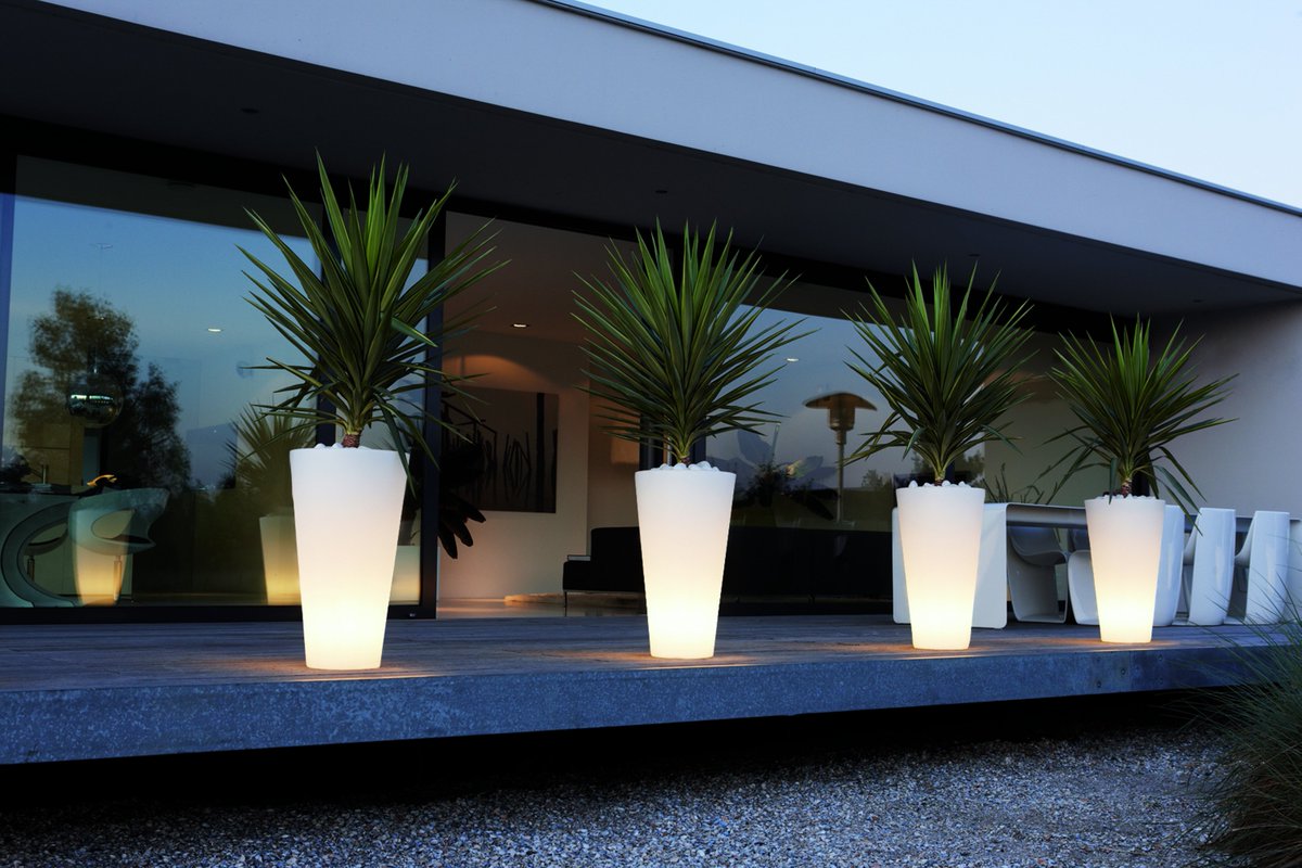 Colorfuldeco_en's tweet photo. LED Glow Flower Pots &amp; Planters For Event &amp; Party
https://t.co/NAq0mOvqBV

#flowerpot #planters #hotels #plantbased https://t.co/ZsEdOqrSNq