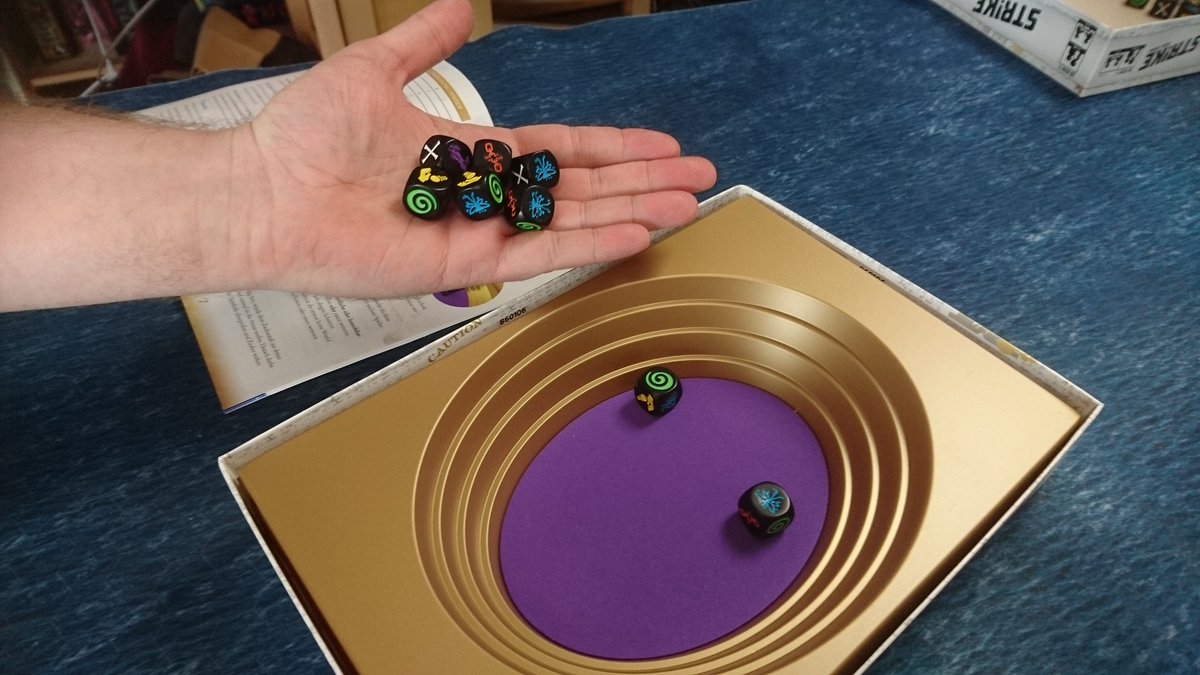 MissBayBee_de's tweet photo. Heute morgen mit dem @glgnfz über Discord zusammen mit @Yellowgeekbear und @firedriller zuerst #Spukstaben und danach #DenkMich gespielt 😍
Danach auf Wunsch von Moritz ein Let's Play von HarryPotterStrikeDiceGame und danach einmal #Jumpkins. 
Ein toller Morgen 😍 https://t.co/ylCbSxMcZK