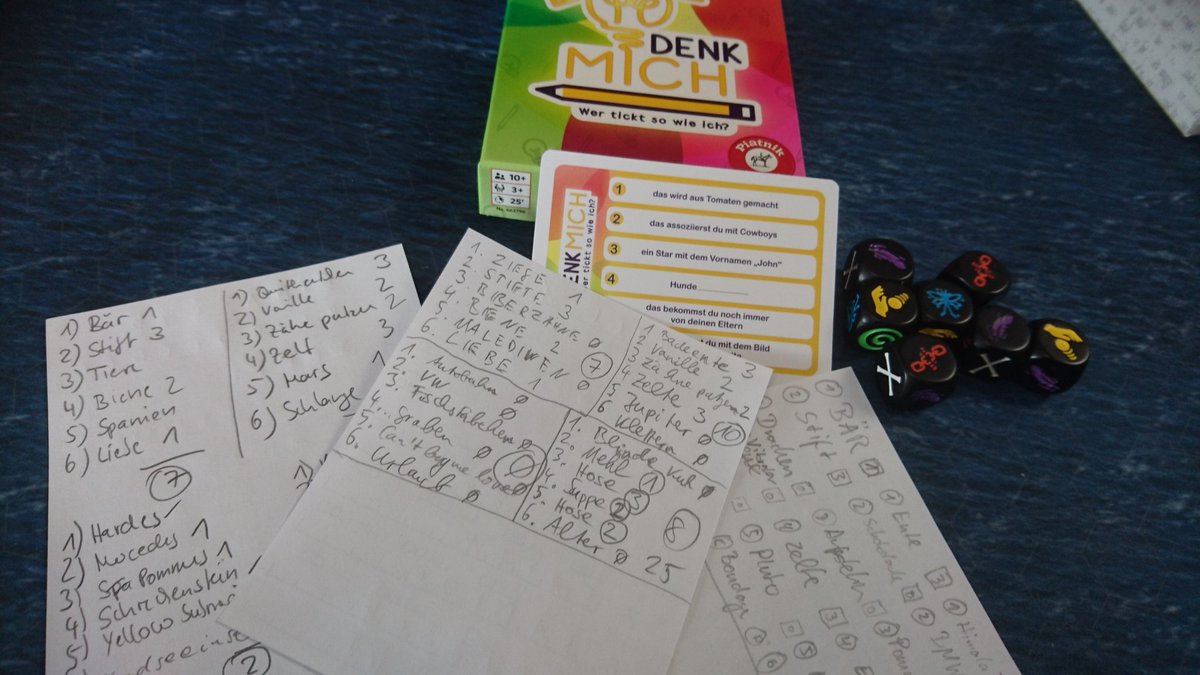MissBayBee_de's tweet photo. Heute morgen mit dem @glgnfz über Discord zusammen mit @Yellowgeekbear und @firedriller zuerst #Spukstaben und danach #DenkMich gespielt 😍
Danach auf Wunsch von Moritz ein Let's Play von HarryPotterStrikeDiceGame und danach einmal #Jumpkins. 
Ein toller Morgen 😍 https://t.co/ylCbSxMcZK