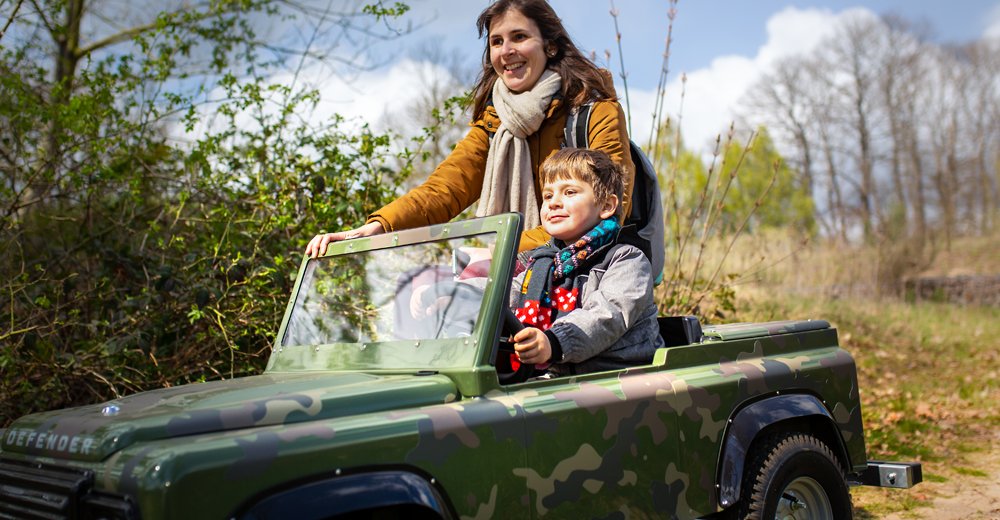 kidsproof030's tweet photo. Tijdens de herfstvakantie is er binnen én buiten van alles te doen in @NMMSoesterberg. Doe mee met de camo-speurtocht of stap in de mini-tank of mini-jeep. Ook staan er buiten stoere militaire voertuigen om van dichtbij te bekijken! 👉 https://t.co/sVOpEIGwOk https://t.co/pE7DnnMN4k