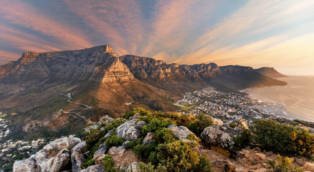CapeTownEtc's tweet photo. South Africans are reminded that Sunday is the last day to vote for Table Mountain as the world's leading tourist attraction. The mountain has been nominated in the annual World Travel Awards, and needs your vote to win. 
https://t.co/VMWhyBm26m https://t.co/pE4ojJUNwn