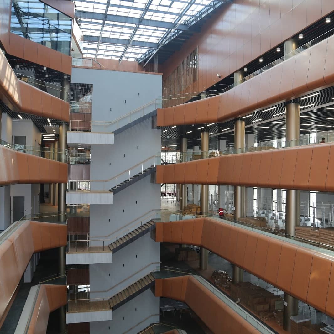 istmedeniyet's tweet image. Türkiye’nin en büyük üniversite kütüphanesinin açılışı için geriye sayım başladı..📚🥁