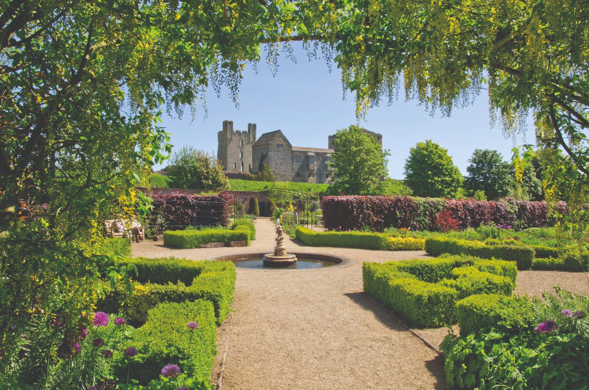 A great new adaptation of #TheSecretGarden is released today. 🌿 Why not explore the beautiful Yorkshire locations used in the film including @fountainsabbey, @nymr and the not so secret @HelmsleyWalledG. yorkshire.com/inspiration/yo… #FilmedInYorkshire #halfterm