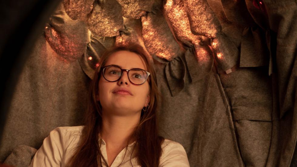 tudelft's tweet image. How can your breathing influence the way you feel? At @DutchDesignWeek, students from @idetudelft showcase The Resonance Pod. With warm pulsing lights, soft vibrations, and pleasant music this ‘chair’ resets your breathing rhythm: bit.ly/tud-ddw-pod #ddw20 #delftdesign