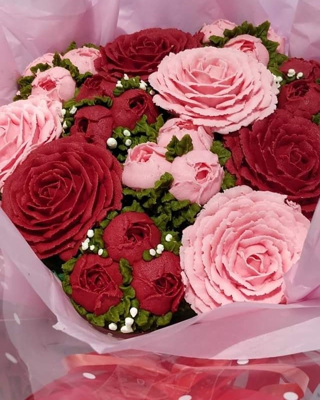 angleseycakeart's tweet photo. Love this combination of red and pink. A little gift for @cemaes_chippy for feeding us!
Their chicken bites are awesome!.
#Anglesey #cake #cakes #progel #supportlocal #supportsmallbusiness https://t.co/U0Cr6hzWQ5