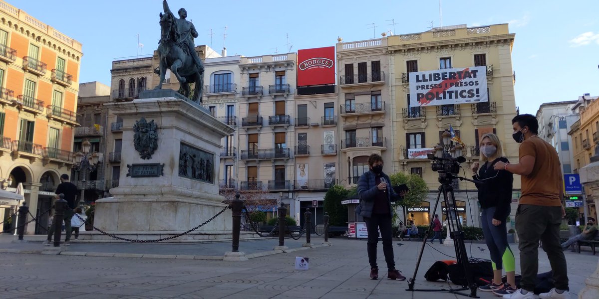 C2EM2025's tweet photo. Avui hem gravat el vídeo promocional de Geocaching de @reus_cat.
Arrenquen motors pel #c2em2029.
El cub del Congrés sempre ens acompanya #c2em3
@ReusCultura @ReusPromocio @centredelectura https://t.co/JY70PgpVu1