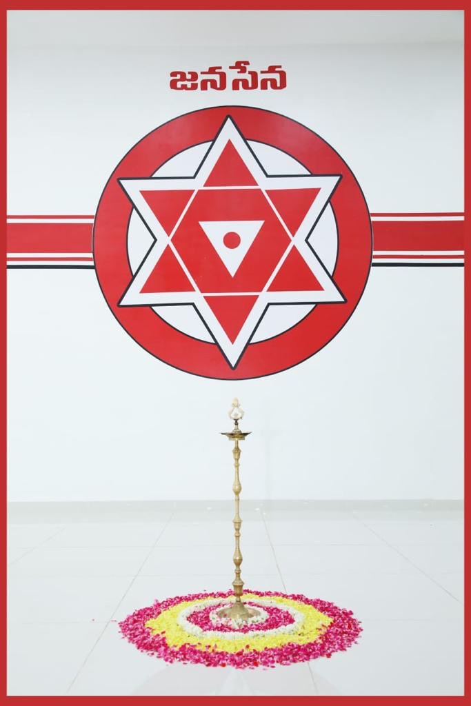 PawanKalyan's tweet photo. ఆశీస్సులు అందచేస్తున్న శైవక్షేత్ర పీఠాధిపతులుకు నా హృదయపూర్వక  ధన్యవాదాల��� ...🙏 https://t.co/ItduQBeowj