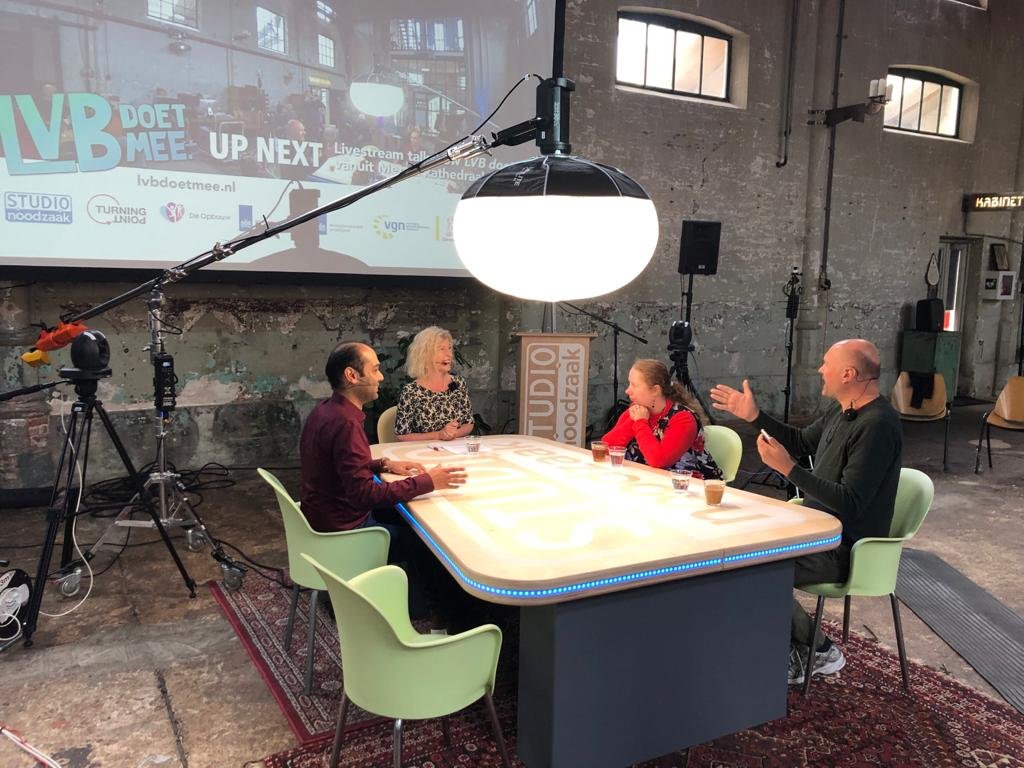 Op 30 oktober vindt alweer de laatste talkshow ‘LVB doet mee’ plaats over de documentaire ‘Met Lef en Liefde’ waarin vier mensen met LVB worden gevolgd. Wil jij de documentaire en talkshow bekijken via een livestream? Meld je dan nu aan! ▶️ bit.ly/Met-Lef-en-Lie…