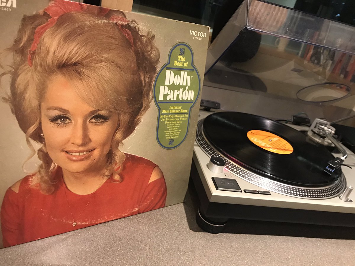 Uzivatel Jill Riley Na Twitteru Dolly Parton Is An Incredible Storyteller Early In Her Career She Wrote A Song About A Pregnant Teen Shunned By Her Family And Abandoned By The Baby S