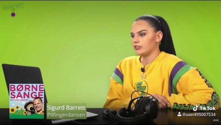dumpert's tweet photo. Famke Louise streamt deze keiharde pokoe naar de #1! STREAM 'M MEE NAAR #1 via de #linkinbio #fliepflap #pilfingerdansen #viral #denmark #sigurdbarrett #flip #flap #famkelouise #pokoe https://t.co/1wvrOFWxzx https://t.co/oOktb7LWwc