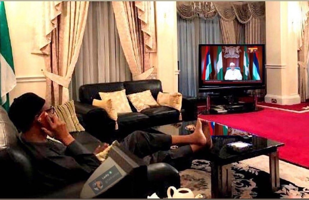 Peter_Adebayoh's tweet photo. Toor, Buhari self dey watch im LIVE speech. Issorite. https://t.co/7pmY0pZbMx
