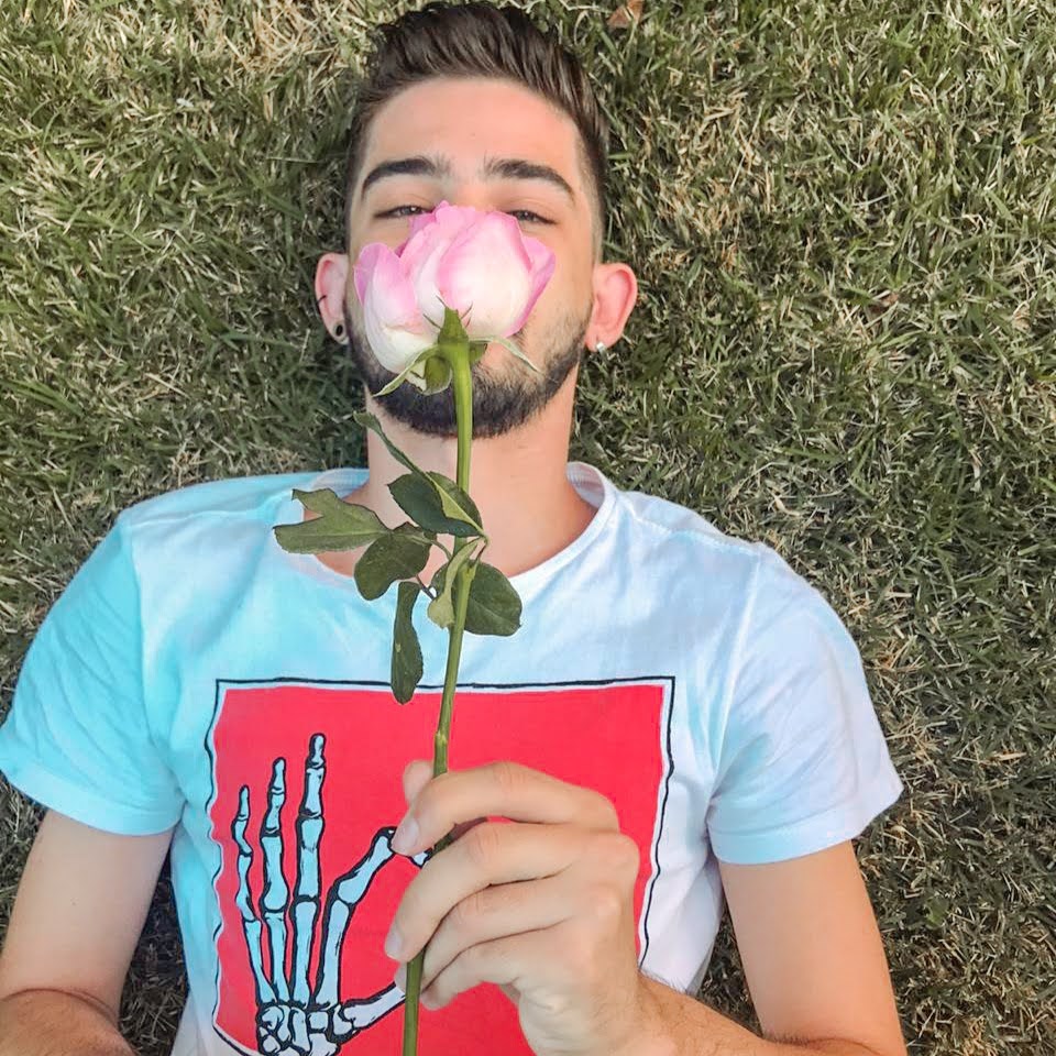 zomiott's tweet photo. Parabéns pra mim !! Bem vindo novo ciclo! Enfim 2.5! 🥳🎂♥️ https://t.co/IwfaFjFv5m