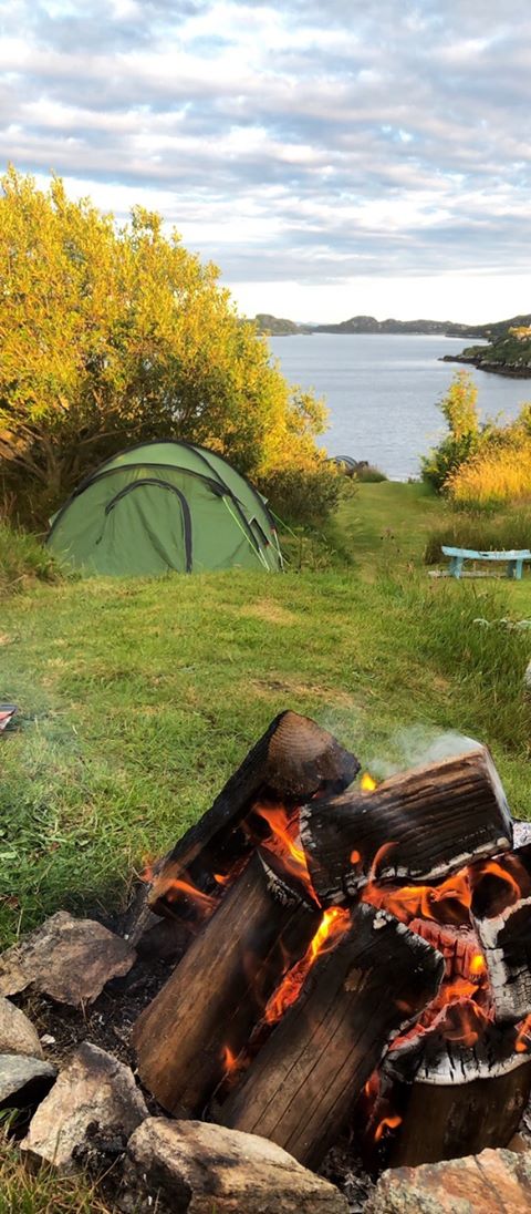 LickistoC's tweet photo. Autumn has most definitely arrived, and this photo was taken by one of our guests just before the colours started to turn - but it's a great excuse to light a fire - whether that is inside or out. #lickistoblackhousecamping #Autumn https://t.co/wCUJby5nS5