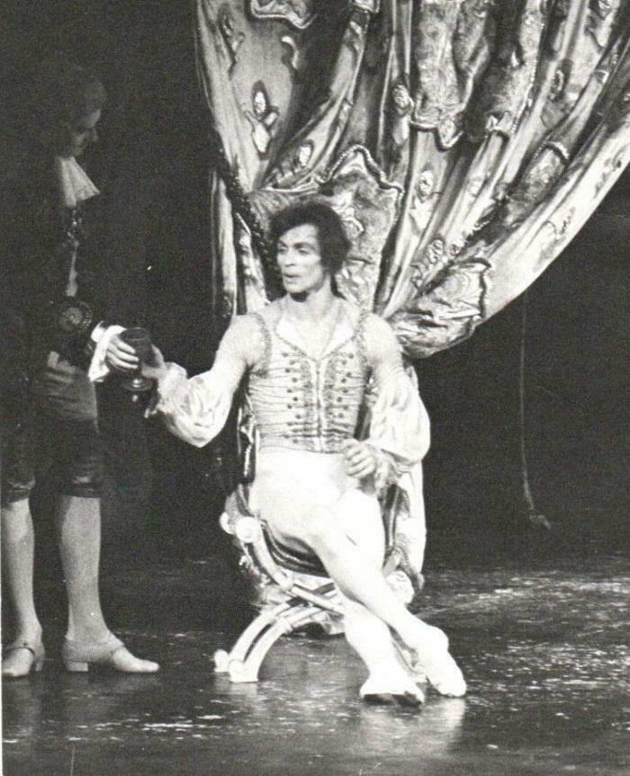 NureyevClub's tweet image. Mai #fidarsi di uno sconosciuto che ti toglie la #Libertà. #RudolfNureyev