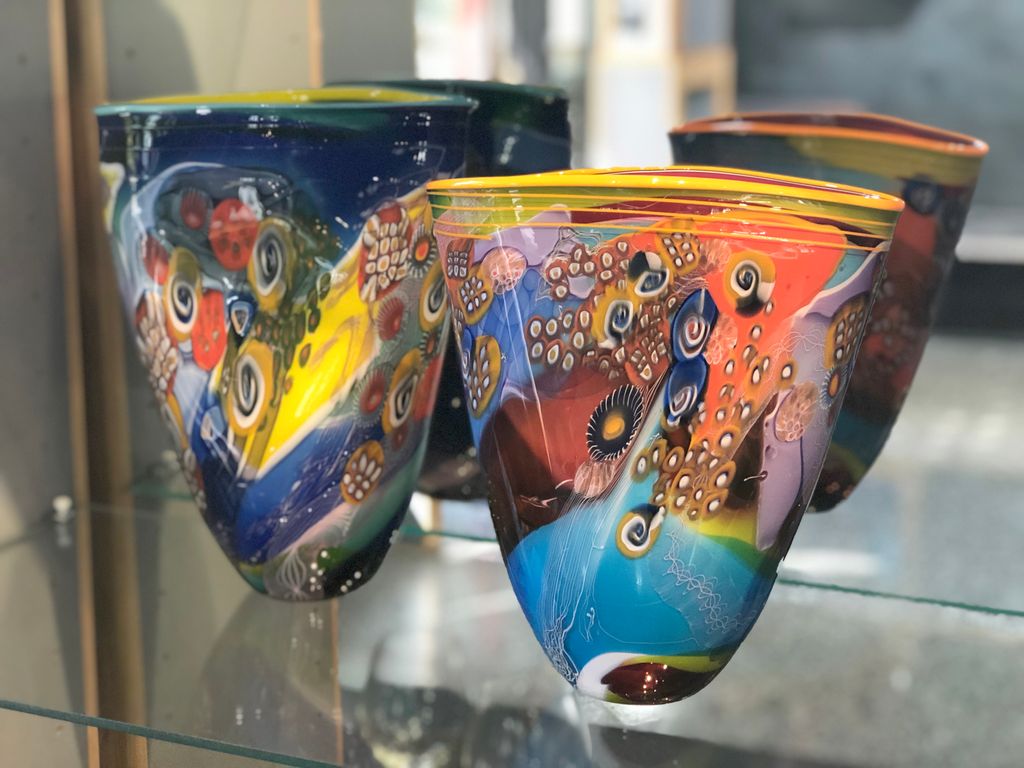 llynstrong's tweet image. It isn't just the jewelry that is discounted for our #RelocationSale. These two beautiful #vases by Wes Hunting by are now 10% off! Call 864.233.5900 or come see them in-store for sale price.
#llynstrong #strongpersonality #sale #glassart #gifts #jewelrydesigner #luxury #style