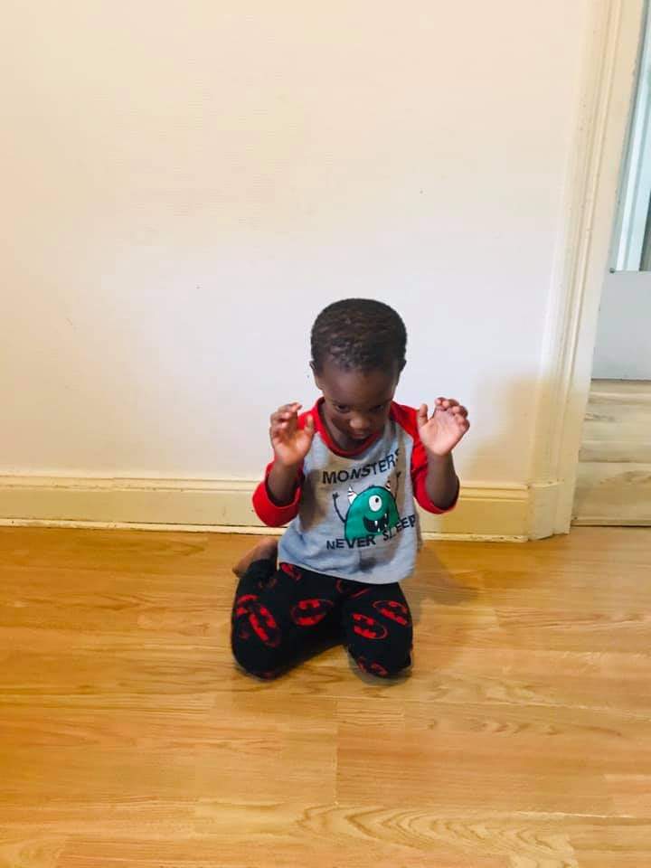 Ahmad_Kechki's tweet photo. Ne nous tuer pas, nous rêvons juste d’un avenir meilleur en Guinée 🇬🇳
#netirepas
#haltealabrutalitepoliciere
@RFI @LamineGUIRASSY @bahourykigna @africa_nostalgi #EndSARSBrutality https://t.co/b9dJAZcLEh