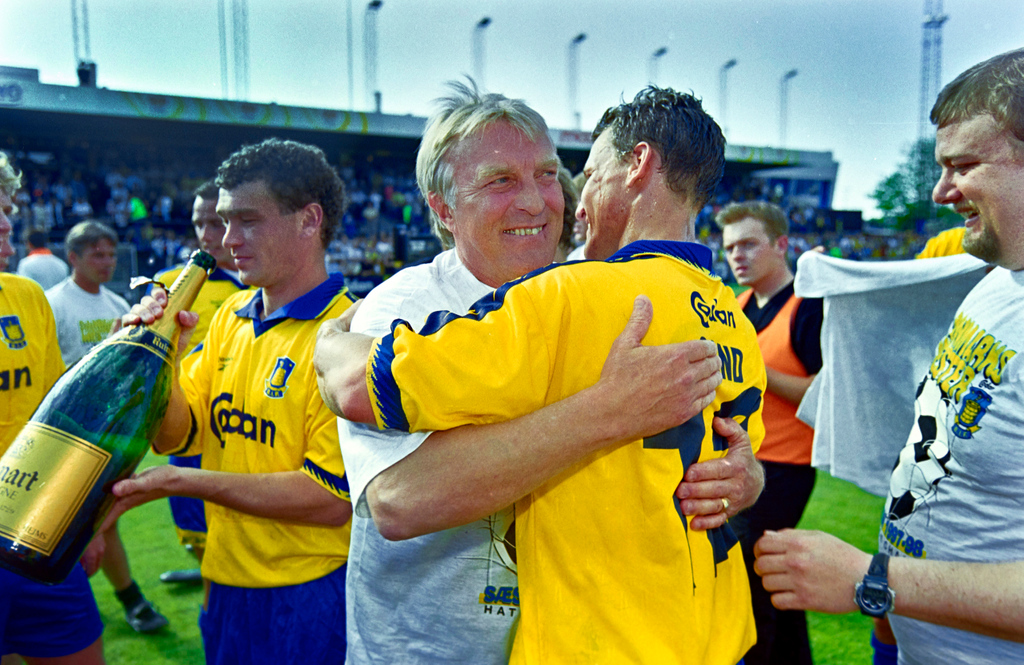 BrondbyIF's tweet photo. Han stod bag fire mesterskaber, tre pokaltitler og historiske sejre på Anfield og i Karlsruhe.

Ebbe Skovdahl, Brøndby IF vil aldrig glemme dig 💛💙
#SkovdahlsGuleHær https://t.co/K2rGd6kwab