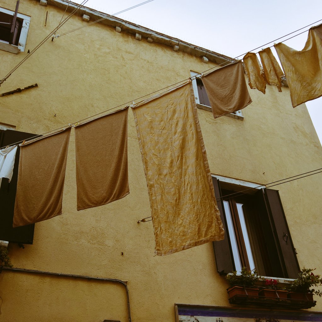 I love the  #creamy  #yellow  #colours in this calle and was thrilled to see matching  #Washing and then I noticed that, from certain angles, it was perfectly  #camouflaged!  #Castello  #Venezia  #Venice