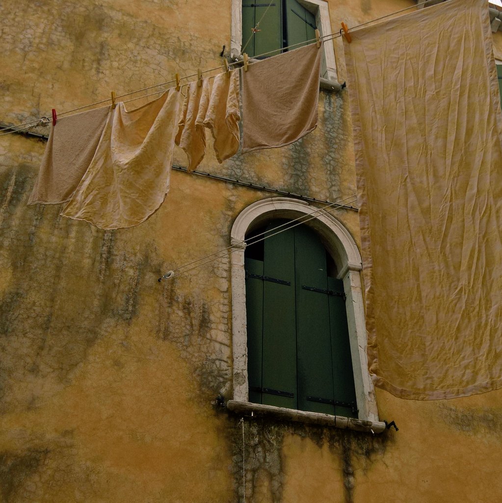 I love the  #creamy  #yellow  #colours in this calle and was thrilled to see matching  #Washing and then I noticed that, from certain angles, it was perfectly  #camouflaged!  #Castello  #Venezia  #Venice