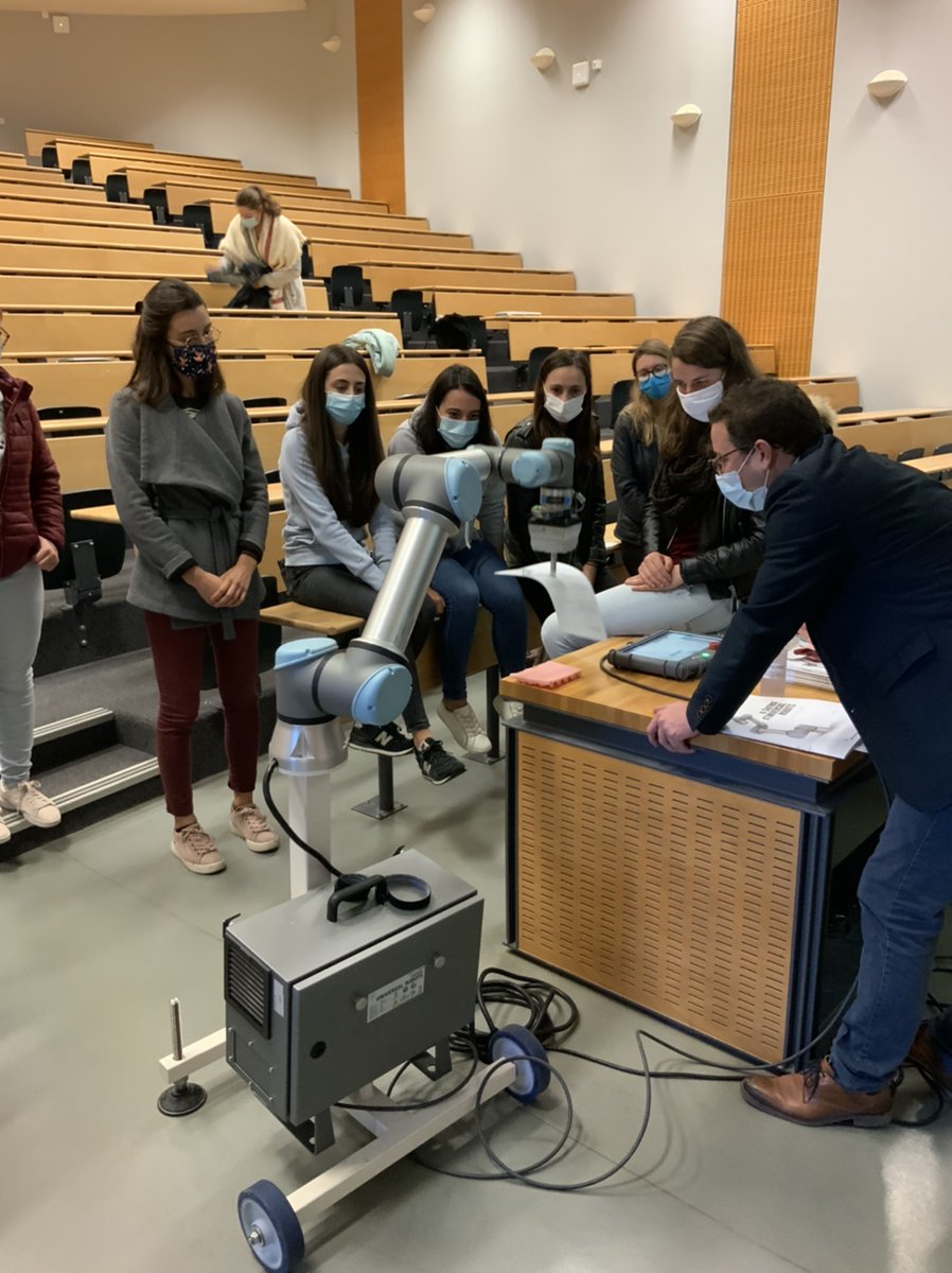 EsixNormandie's tweet photo. Dans le cadre du module Usine du futur, les étudiants de la formation Ingénieur en Agroalimentaire ont participé à un atelier cobotique proposé par @hmi_mbs ! https://t.co/Kfz6BZY9yu