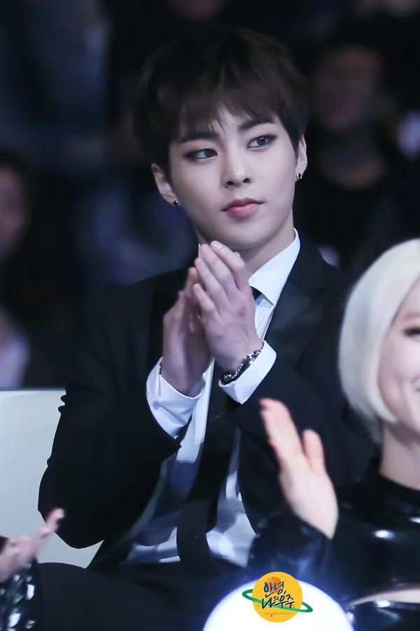 open this thread if you like cats @weareoneEXO